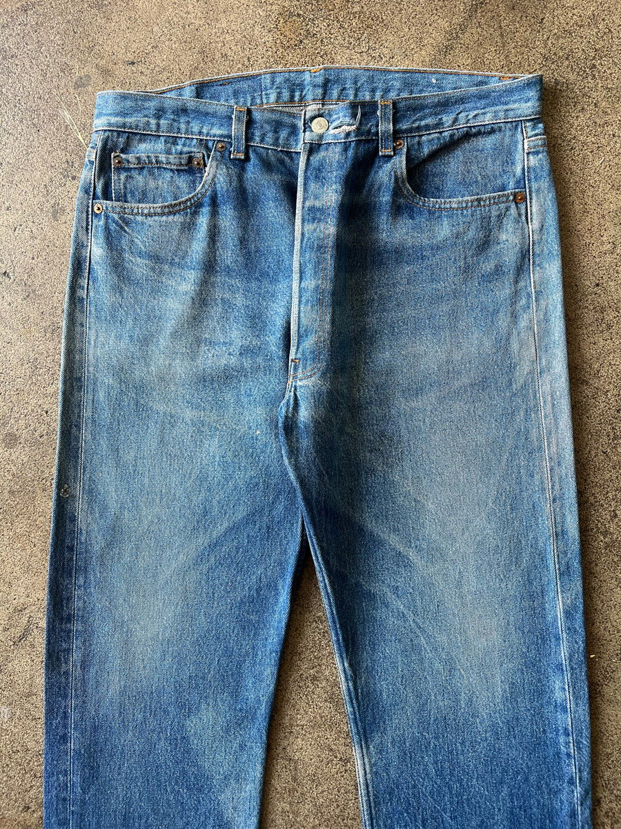 1990s Levi's 501 Faded Blue Whiskered Jeans 35