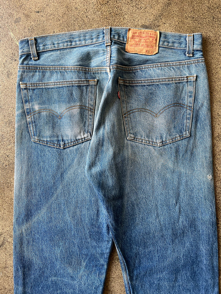 1990s Levi's 501 Faded Blue Whiskered Jeans 35