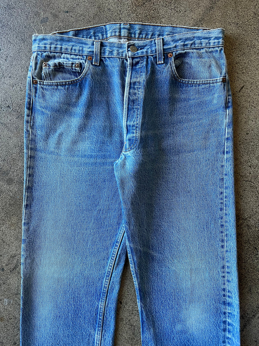 1980s Levi's 501 Faded Blue Jeans 34