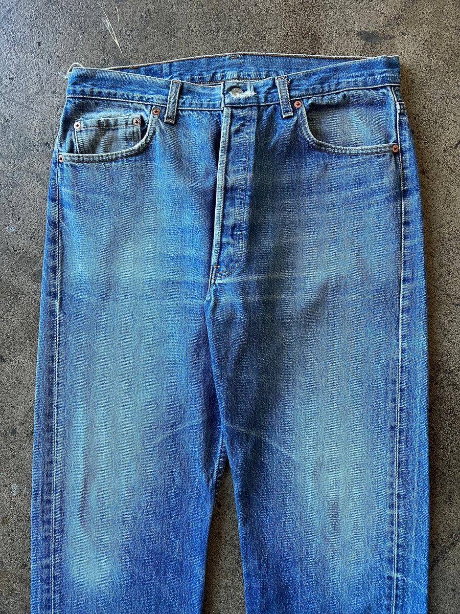 1990s Levi's 501 Faded Blue Jeans 34