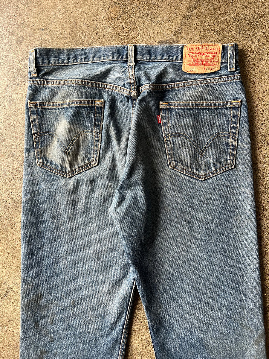 2000s Levi's 505 Dirty Wash Jeans 35