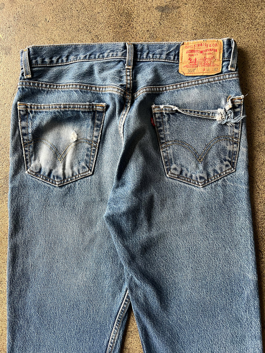 2000s Levi's 505 Dirty Wash Jeans 32